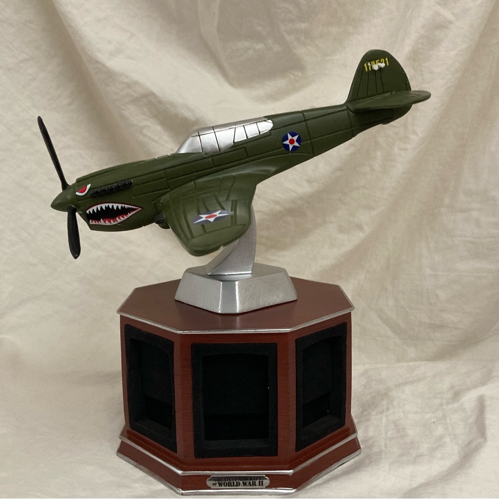 ✨✈️✨World War II P51 Mustang Plane Model Lighter Display case